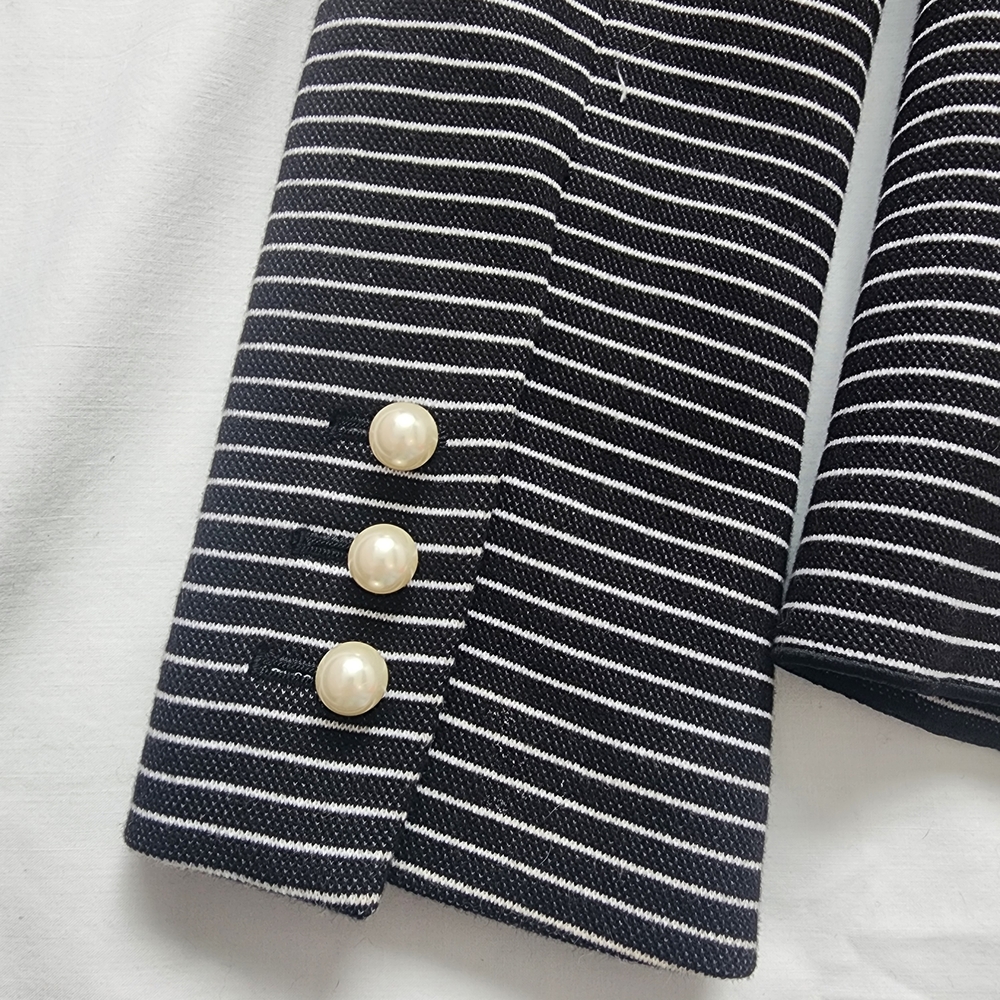 NWOT Ann Taylor Size 2 Black White Striped Blazer with Pearl Buttons - Picture 6 of 9